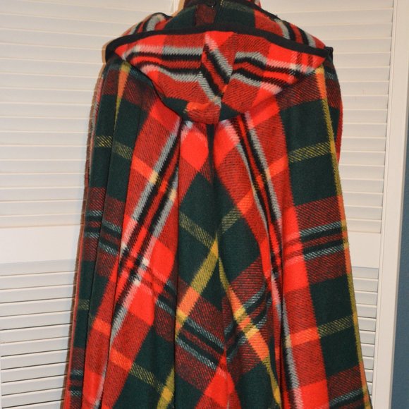 Vintage Cape Circa 1960 - Picture 3 of 4